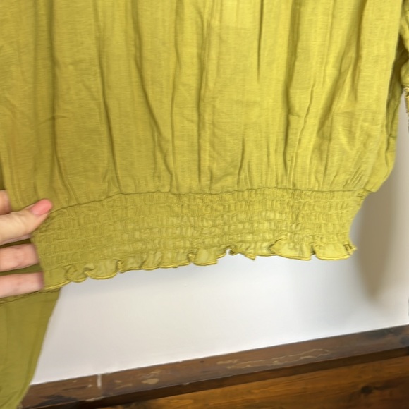 NWT AEO Green Puff Sleeve Top- XS - Picture 4 of 7